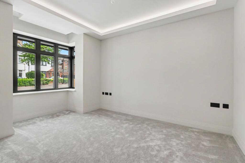 House in Southend-on-Sea - View 5