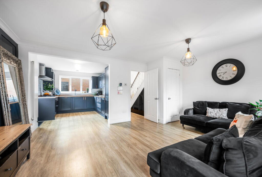 House in Toddington, Central Bedfordshire - View 3