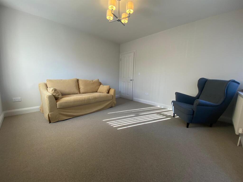 Apartment in Southall - View 3