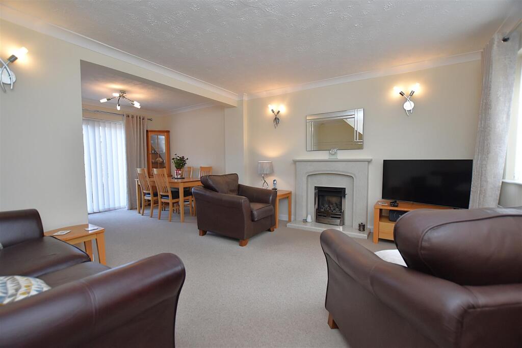 House in Wrexham, Rhosnesni, Acton - View 3