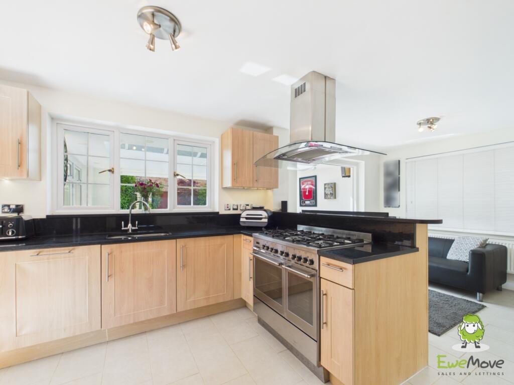 House in Basingstoke and Deane, Basingstoke - More