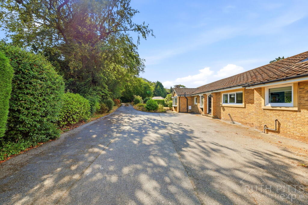House in Wakefield, Ackworth - View 5