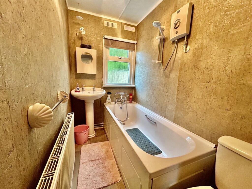 Oakland Glen, Walton-le-Dale, Preston, Lancashire, PR5 - More