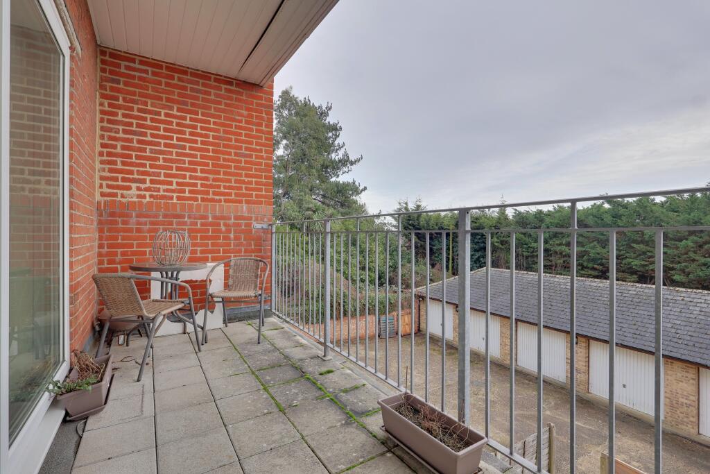 Solent Road, Drayton, Portsmouth photo 3