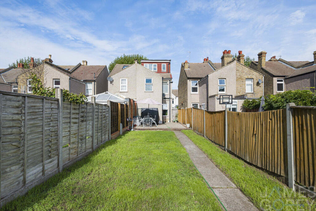 House in Dartford - More