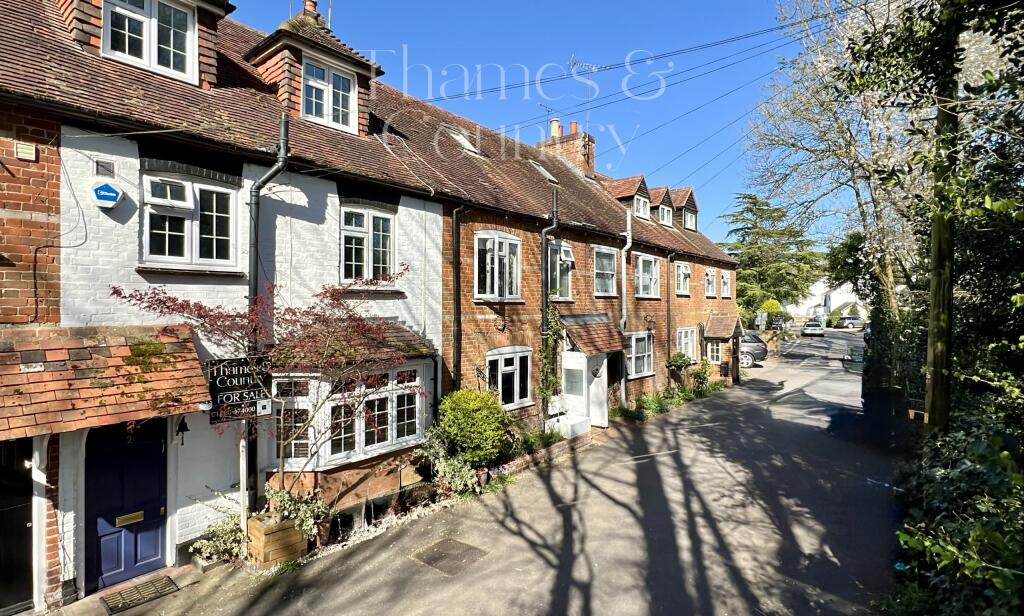 Main image of property: Riverfront 3 BR 1615Sqft Property + Mooring + Garage & Parking - Temple Lane, Marlow