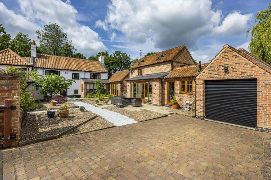 Main Street, Bleasby photo 4