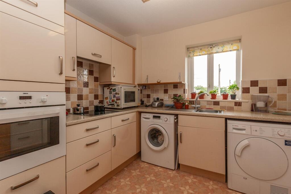 The Mulberrys, Royal Wootton Bassett, Swindon photo 3