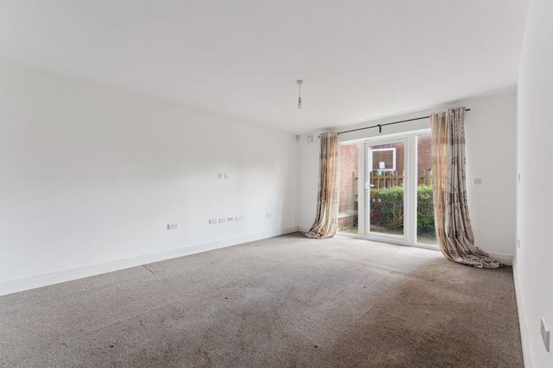 Apartment in Southall - View 4