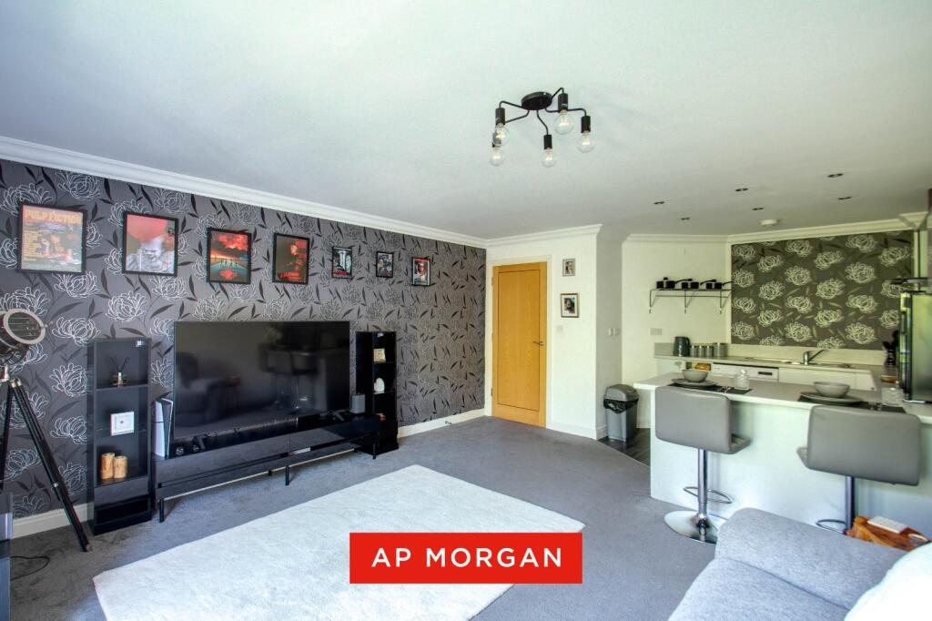 Apartment in Redditch, Worcestershire - More