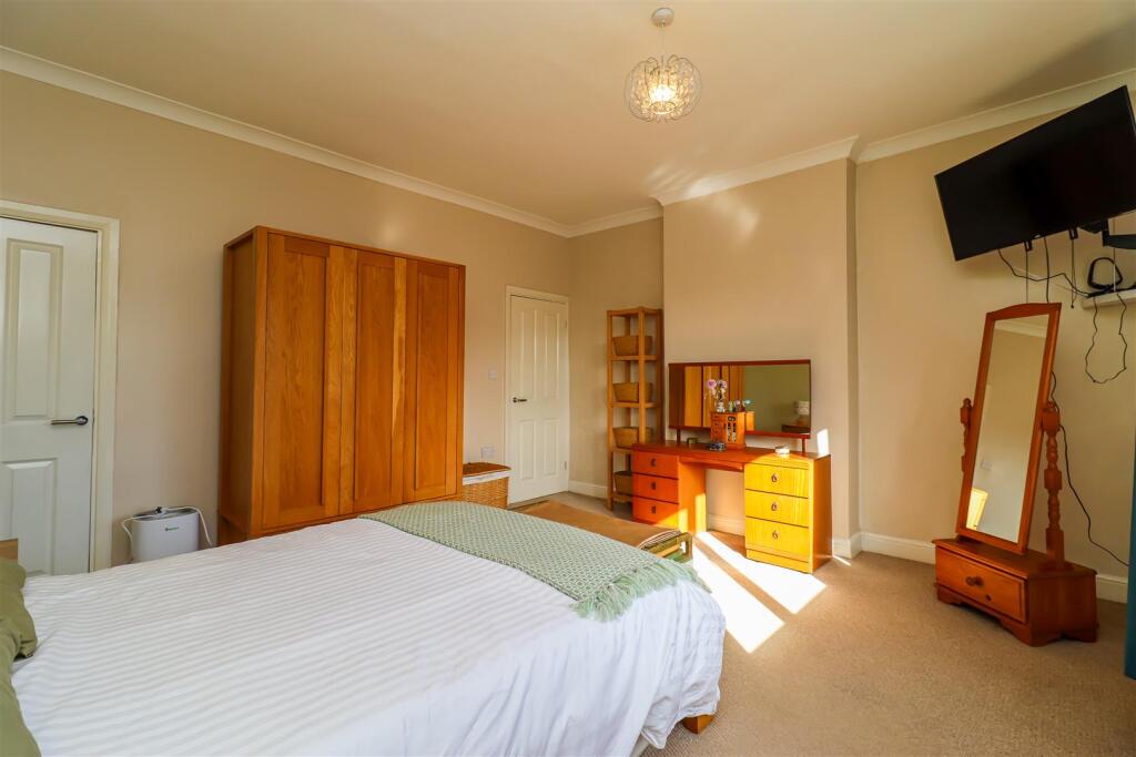 House in Wakefield, Lindale Park, Alverthorpe - View 5