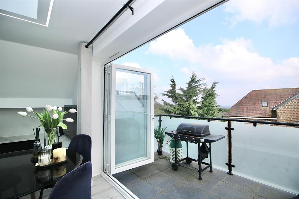 Apartment in Billericay, Queens Park - More