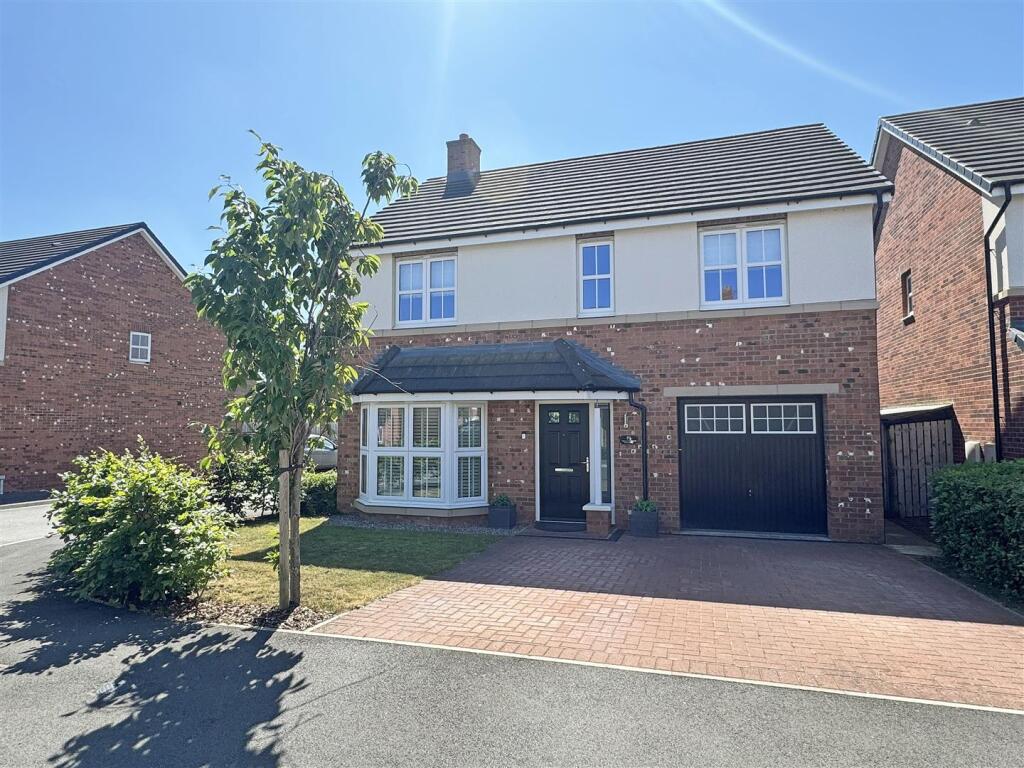 4-bed detached on Elms Way, Yarm, TS15 9AZ, £400,000