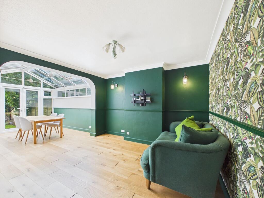 House in Gloucester - View 4