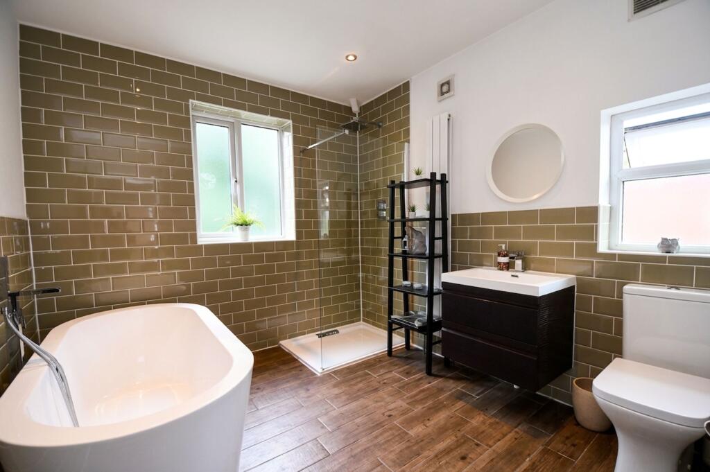 House in Salford, Greater Manchester - View 4