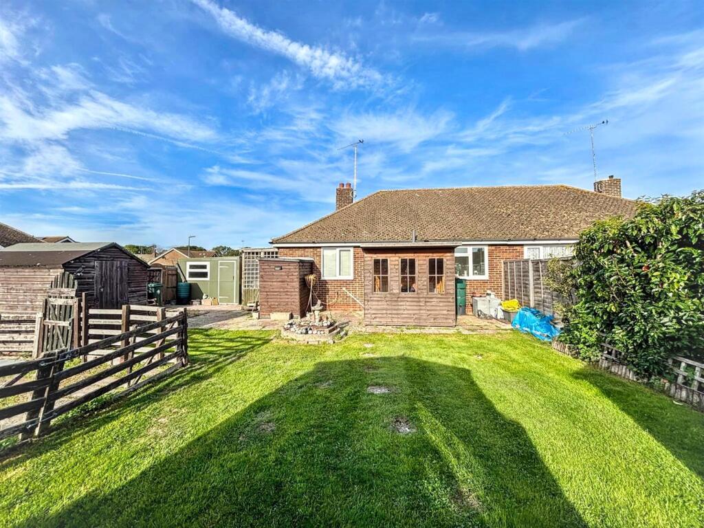 Levett Close, Polegate photo 4