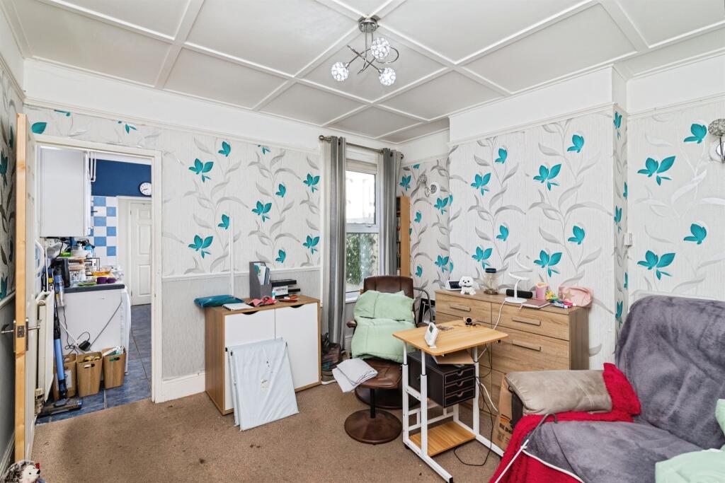 House in East Suffolk, Lowestoft - More