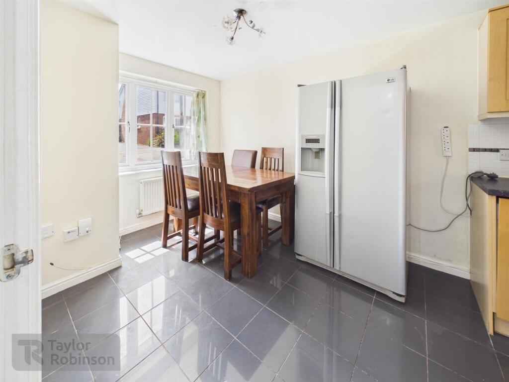House in Crawley, Southgate - View 4