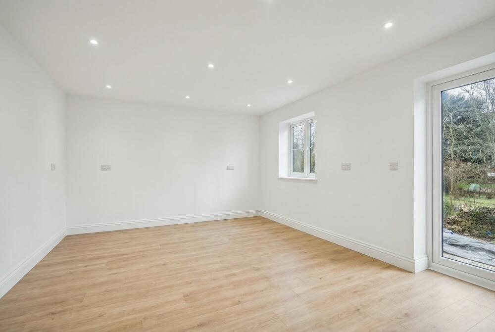 West End, Witney, OX28 photo 4