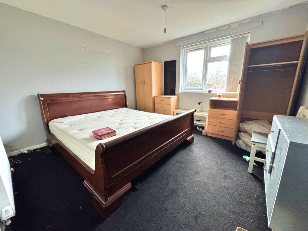 , Tollesbury Close, Manchester, M WF, Manchester photo 3