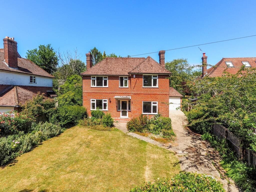 3-bed detached on Romsey Road, Winchester, £875,000