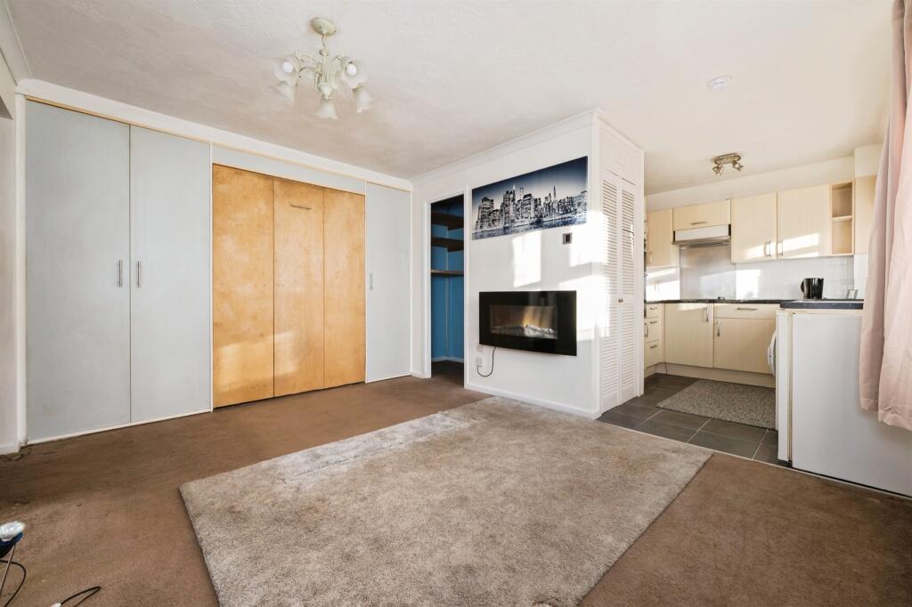 Nutfield Court, Southampton photo 2