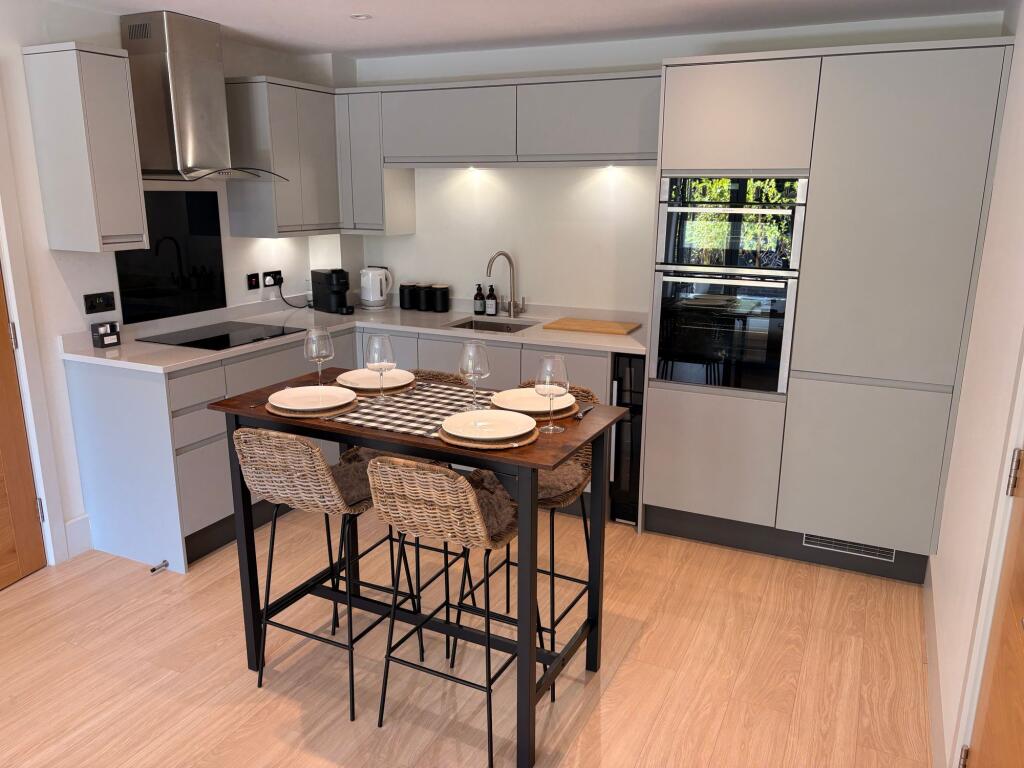 Apartment in Bristol - View 2