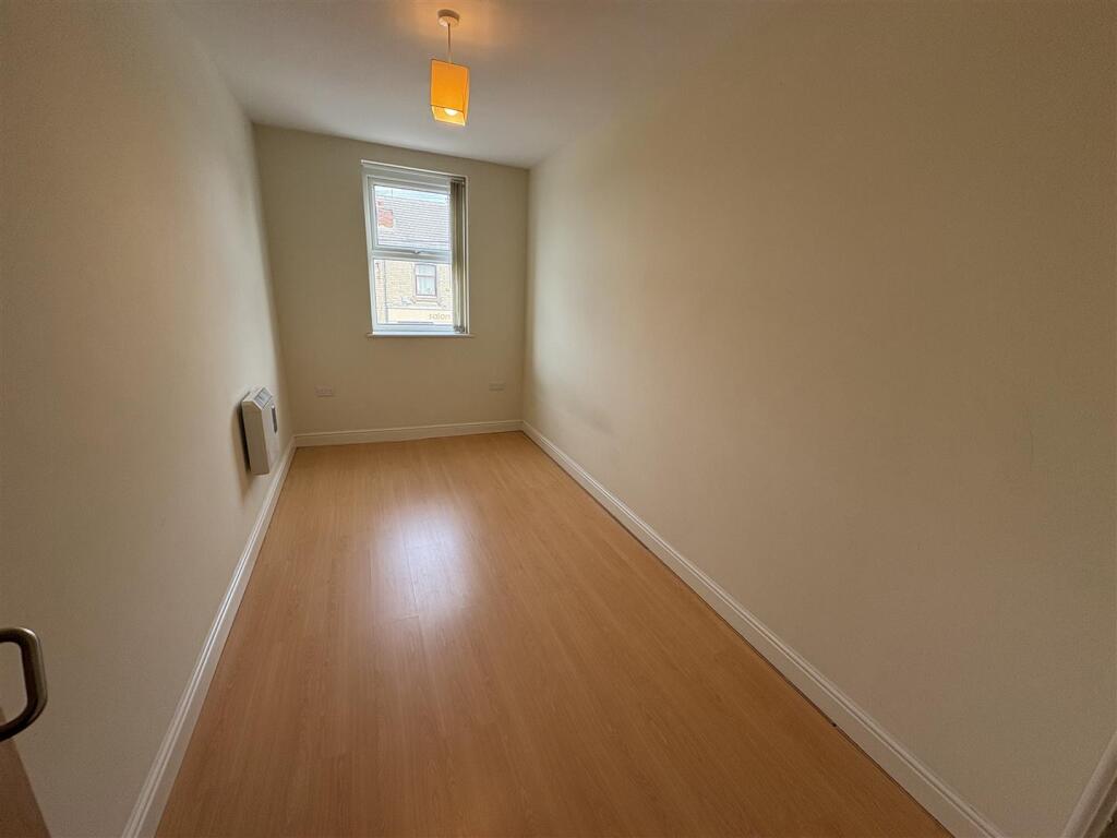 Apartment in Leeds, Morley - View 5