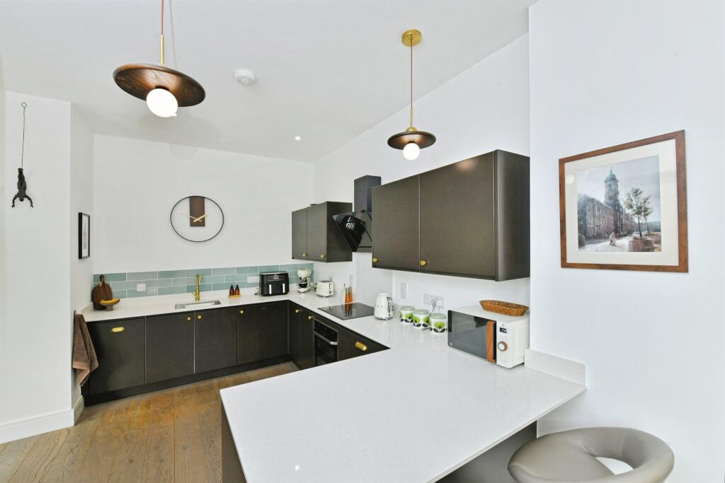 Apartment in Plymouth - View 5