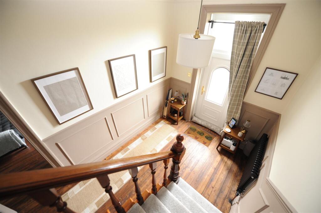 House in Bradford, Thackley, Esholt - More