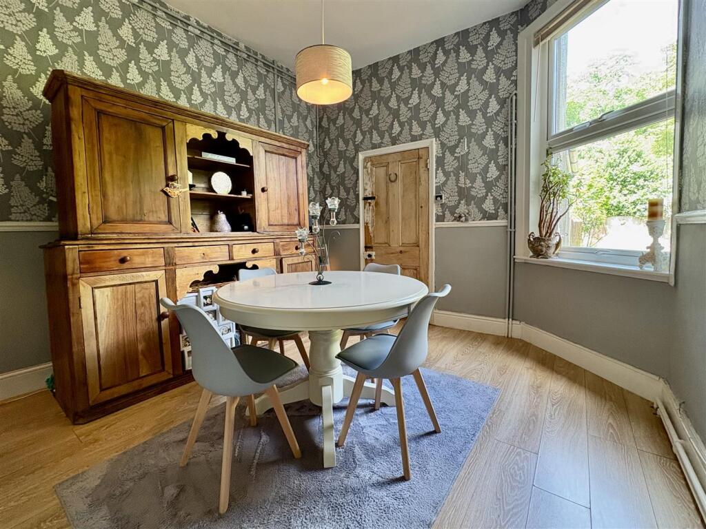 Apartment in Bristol, Henleaze - View 5