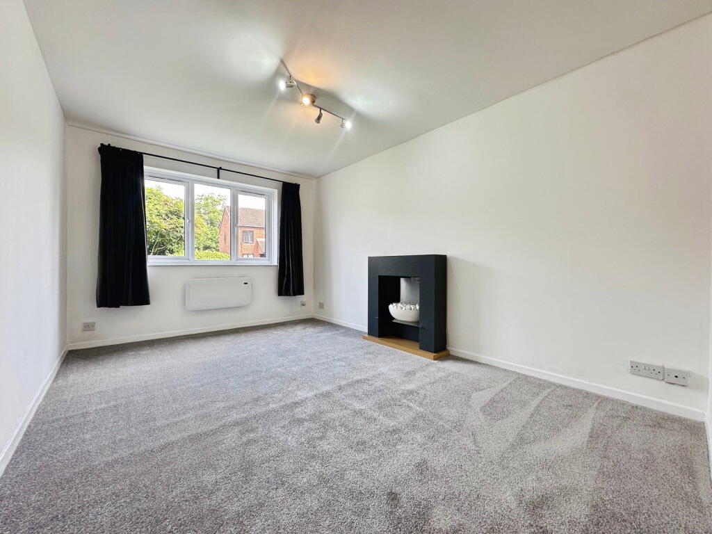 Apartment in Wolverhampton, West Midlands - View 4