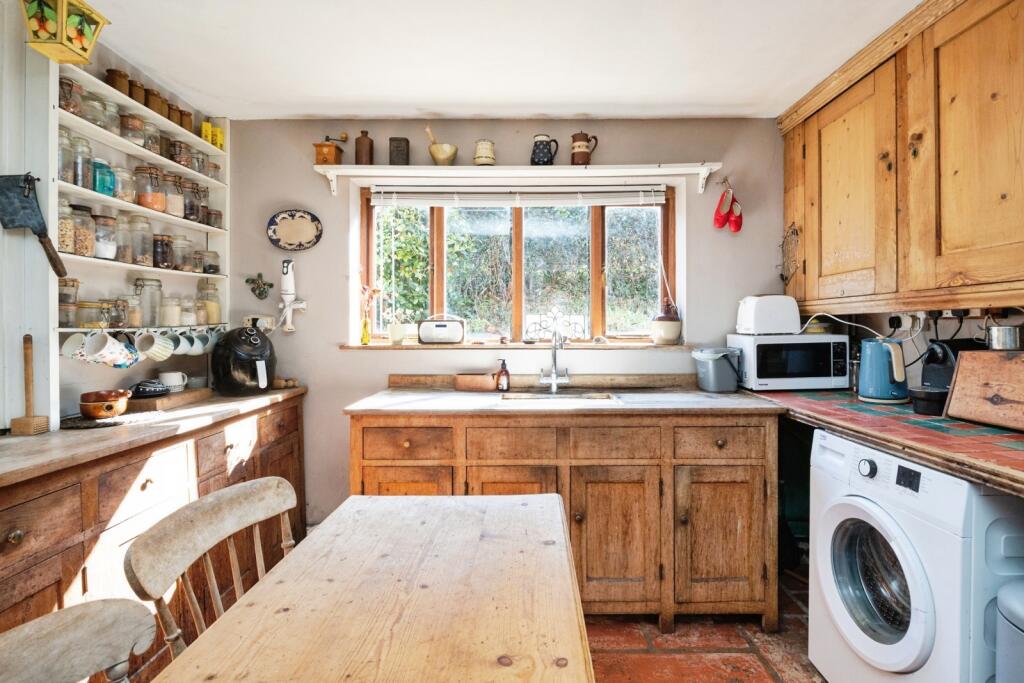 Norman Villas, High Street, Robertsbridge, East Sussex, TN32 photo 4