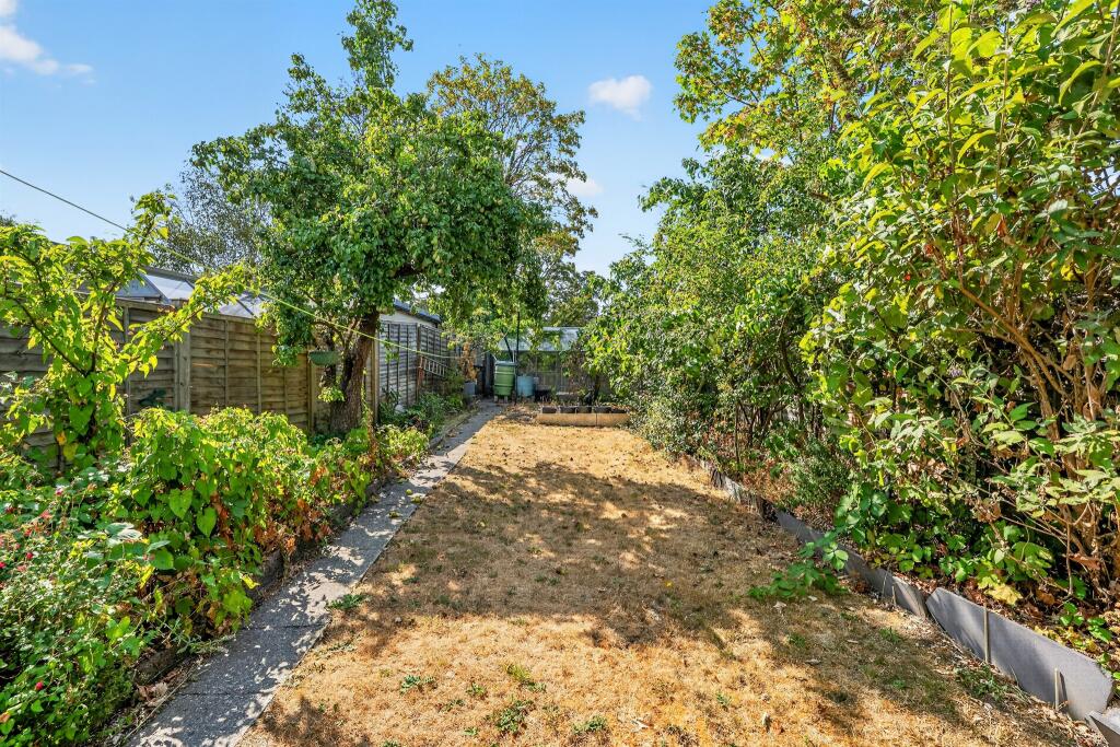 House in Sutton - View 3