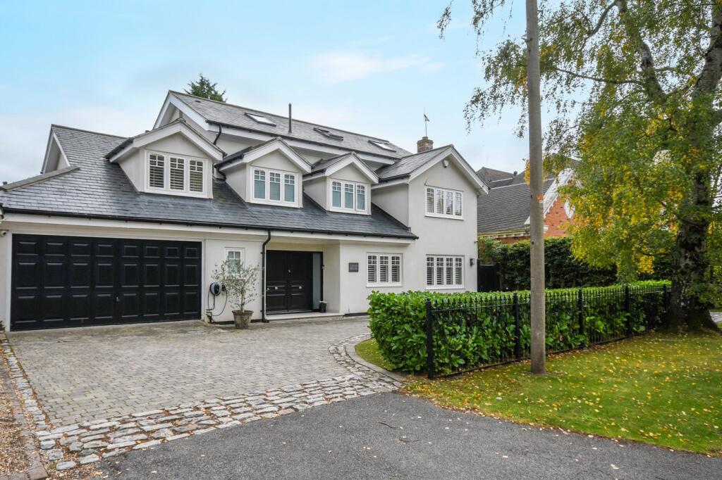 Main image of property: Thorndon Approach, Herongate, Brentwood, CM13