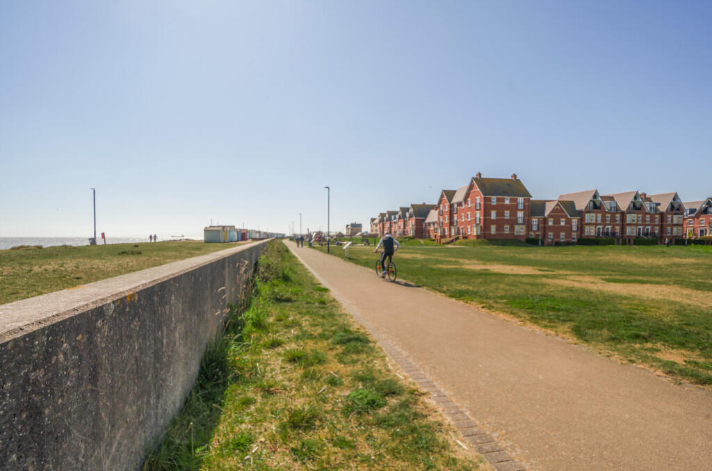 Marine Parade Walk, Felixstowe, Suffolk photo 2