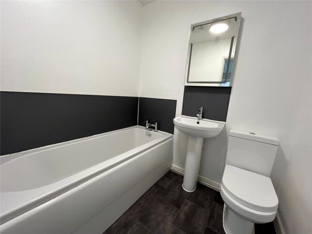 Additional image 7 of Two-Bedroom Apartment in the Heart of Shepton Mallet