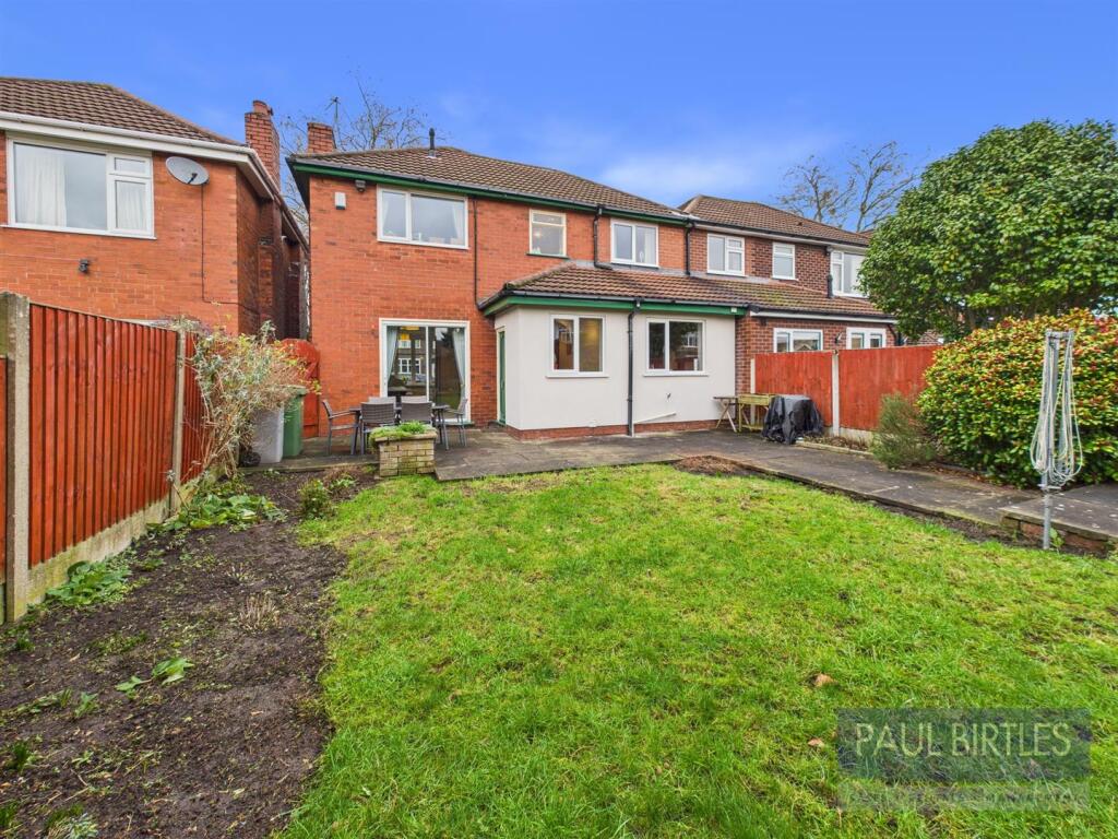 Canterbury Road, Davyhulme, Trafford, M41 0QR – pohled 2