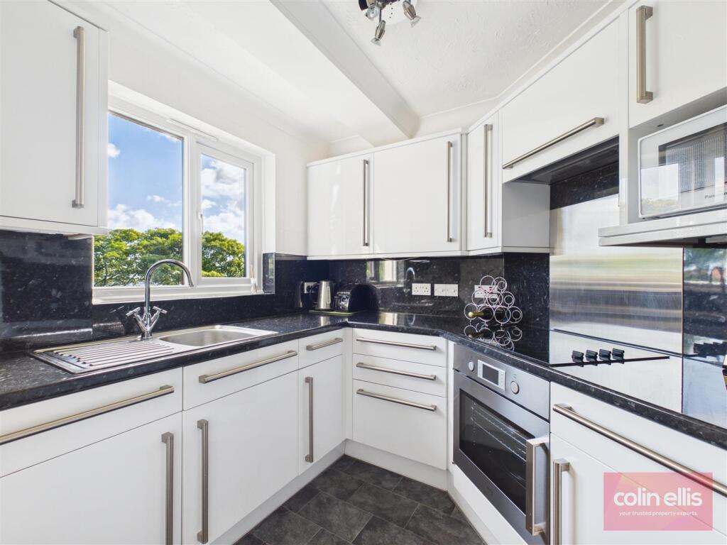 Apartment in Scarborough, South Cliff - View 5