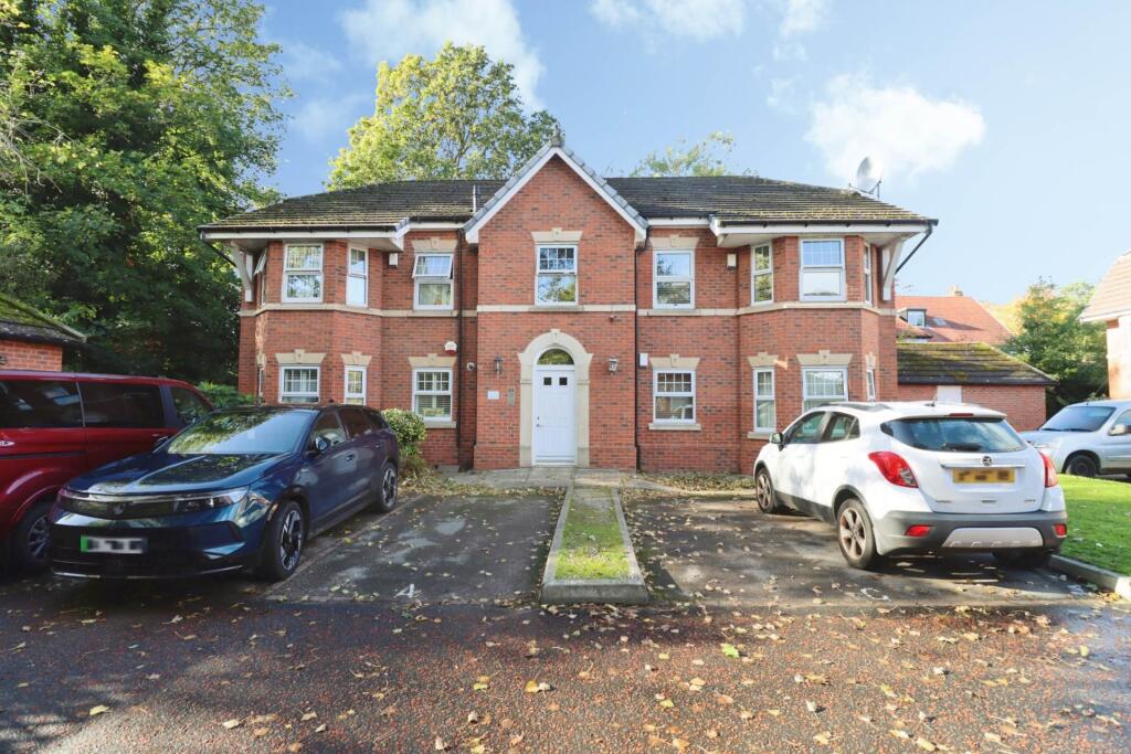 2-bed flat on The Links, Oxton, £140,000