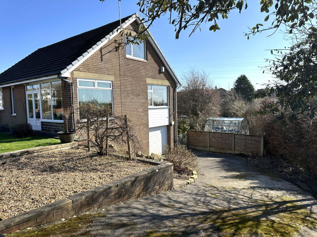 85 Oozewood Road, Royton photo 2