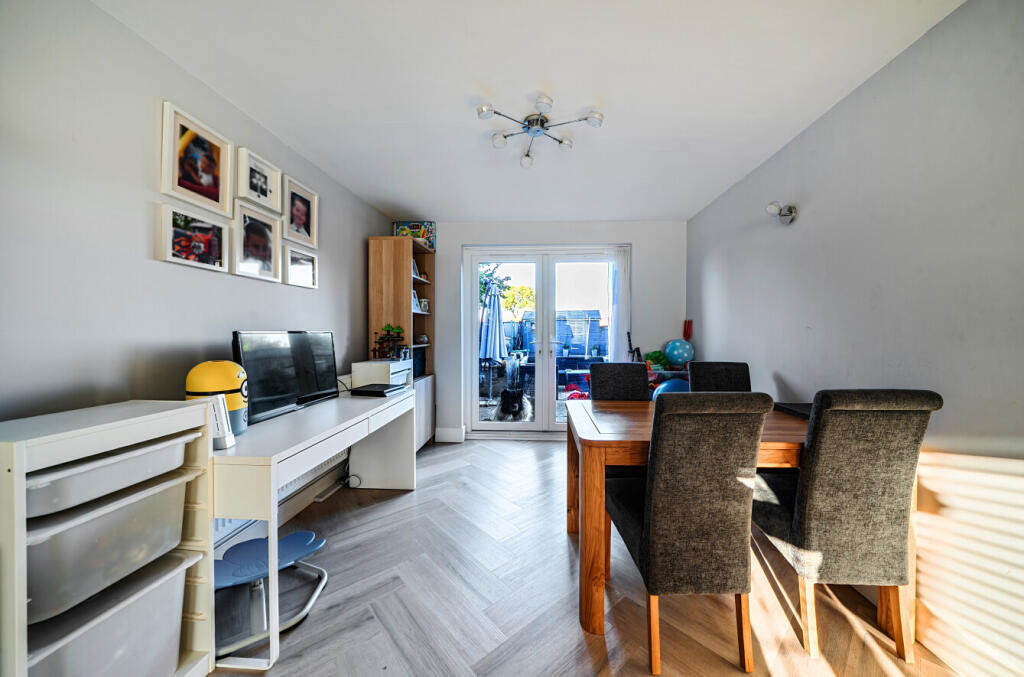 House in Luton - View 5