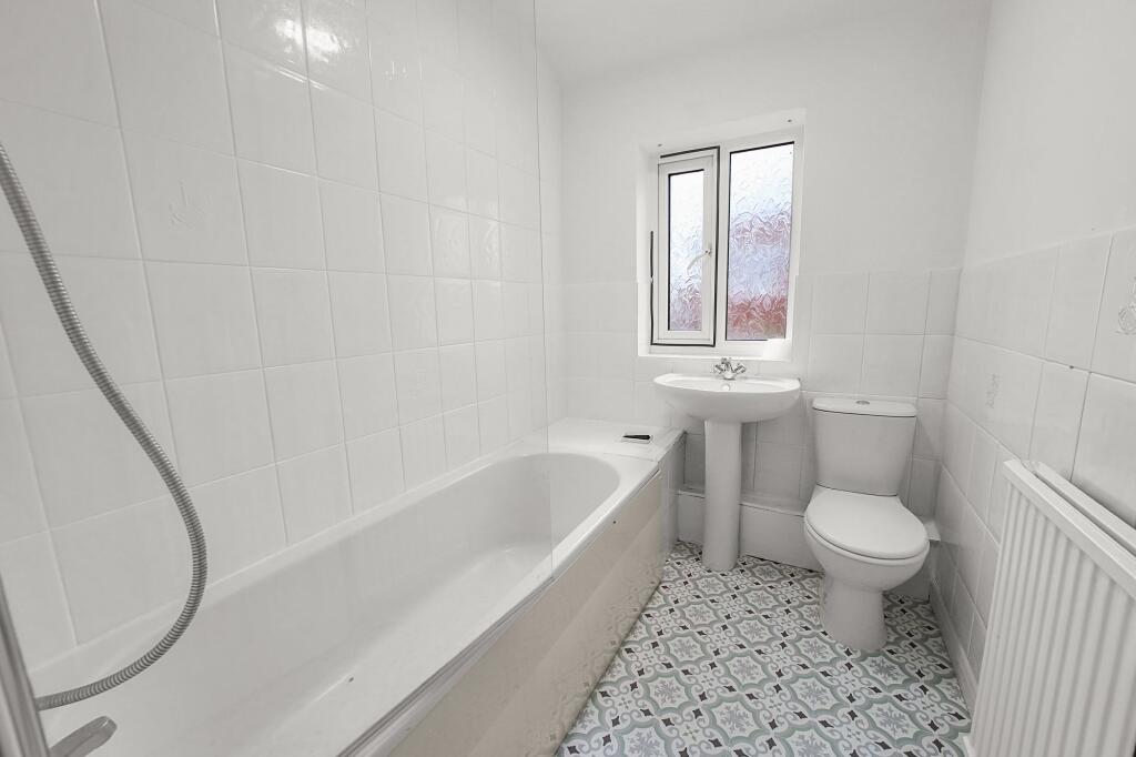 Whitefield Avenue, Newton-Le-Willows, WA12 photo 4