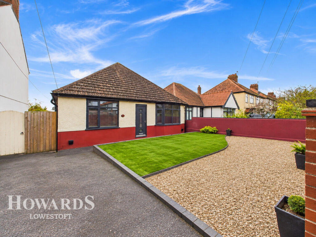 2-bed detached on Oulton Road, Lowestoft, £250,000