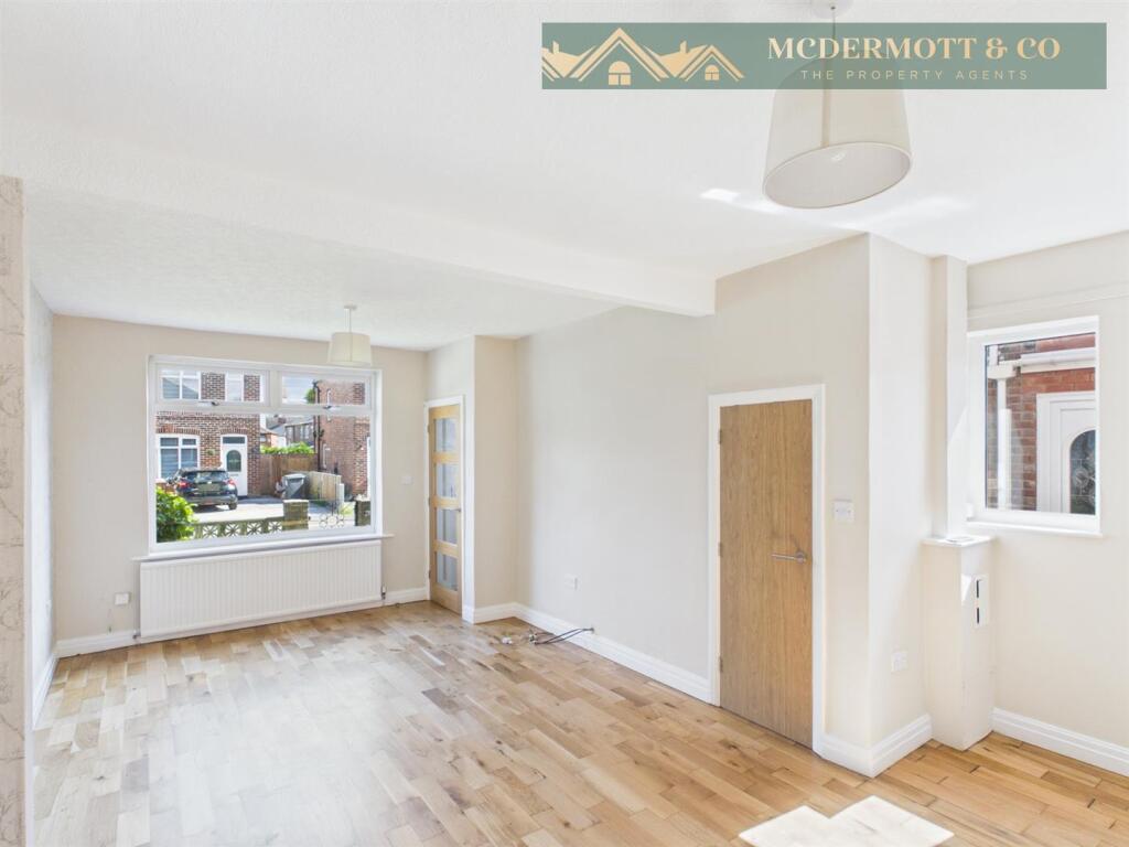 House in Oldham, Hollinwood - View 3