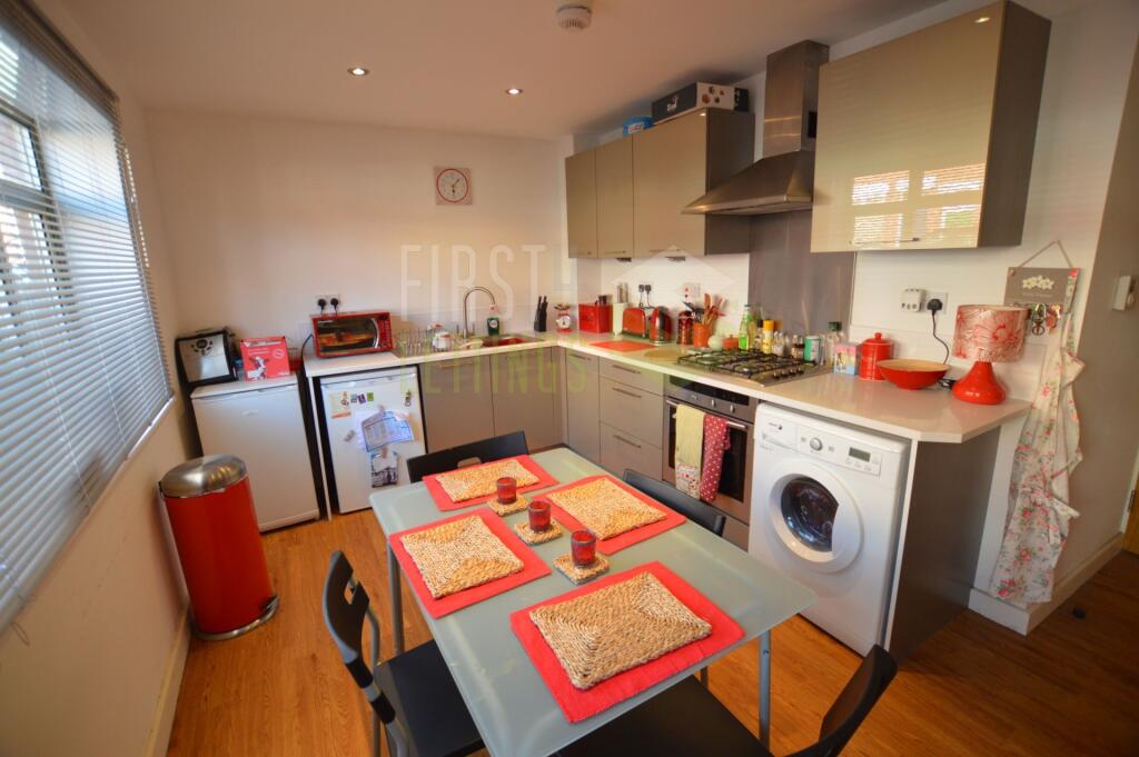 Main image of property: Avenue Road Extension, Clarendon Park, LE2