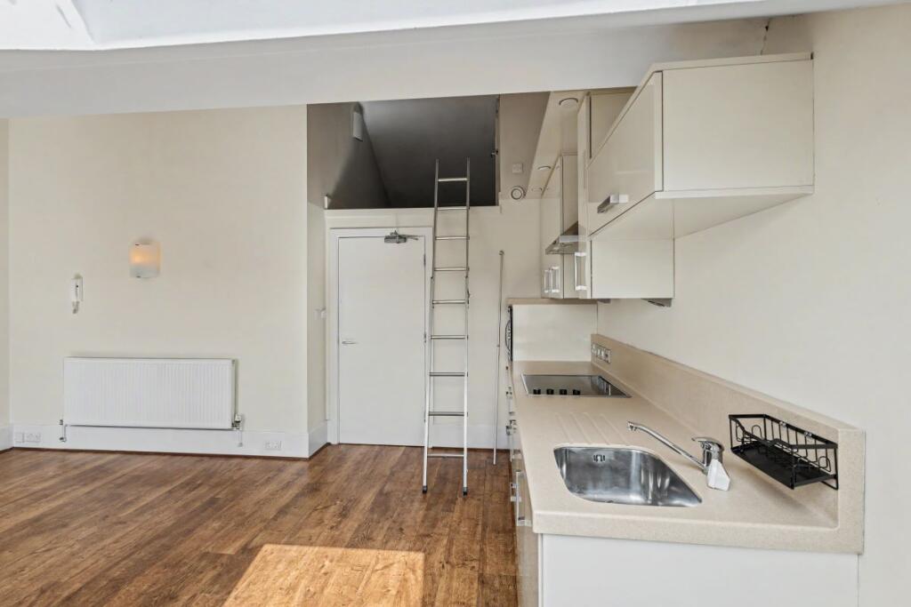 Apartment in Wakefield - View 3