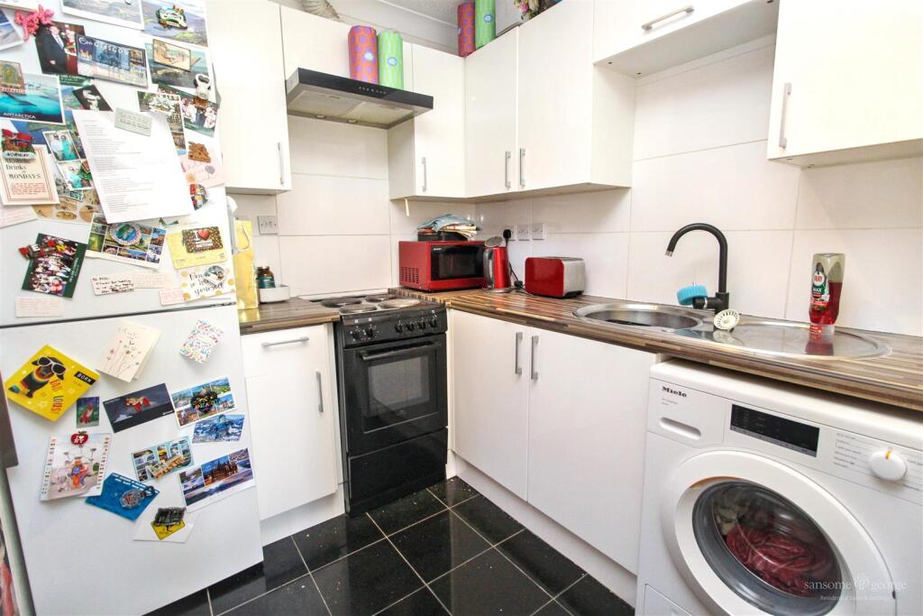 Apartment in Reading, The Triangle, Norcot - More