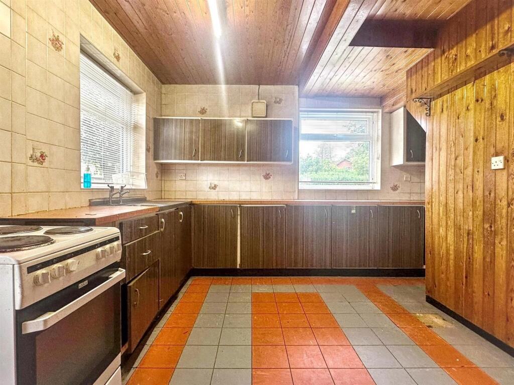 House in Staffordshire Moorlands, Leek - More