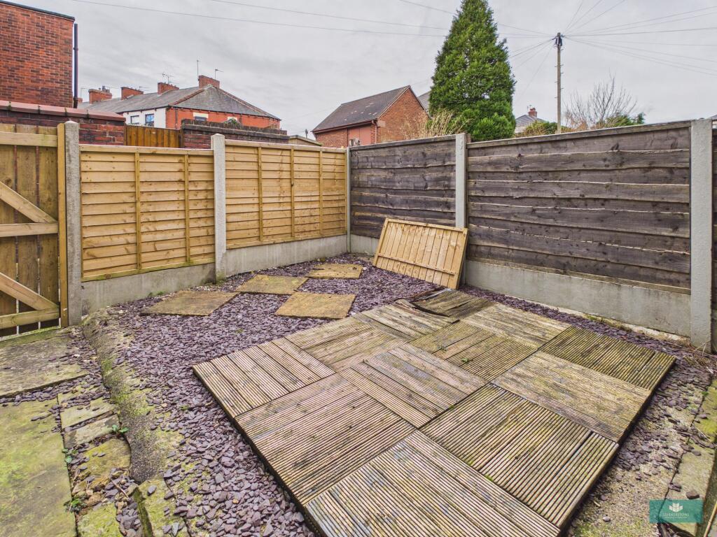 Rochdale Road, Shaw, Oldham Greater Manchester, OL2 photo 2